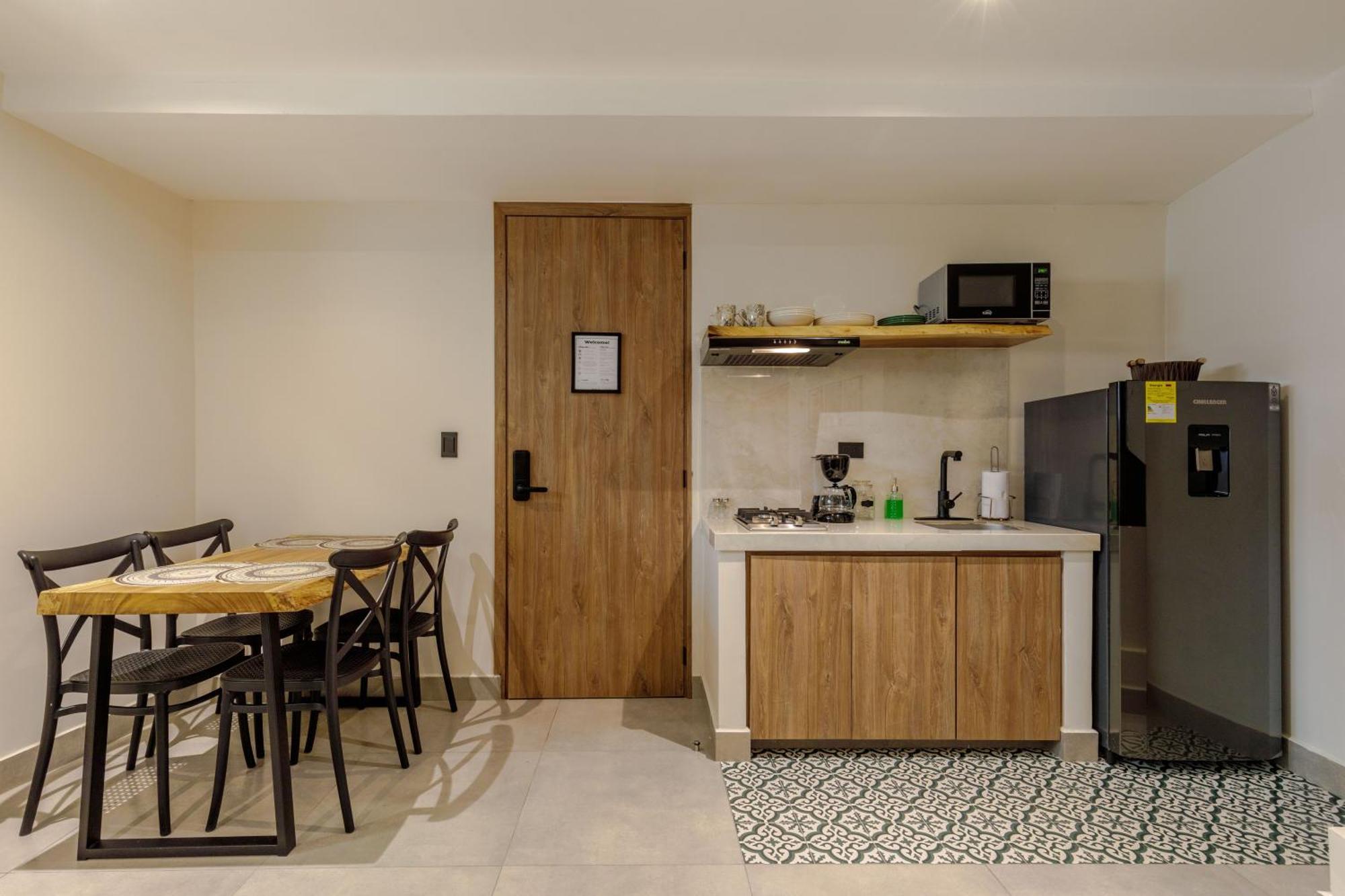 De La Cruz Studio Apartments — Photos 2